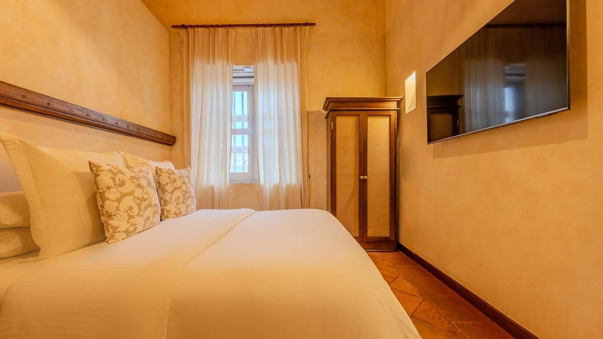 Moet Boutique Adutls Only 4*